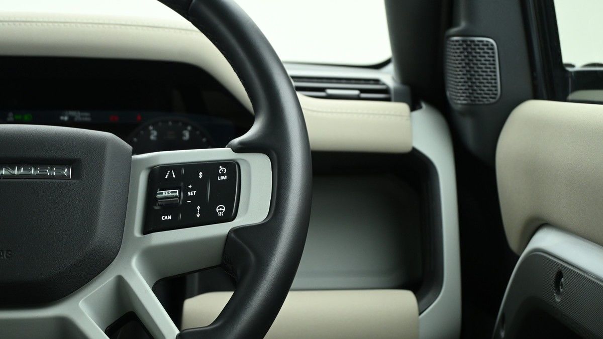 Land Rover Defender 110 Urban Image 16