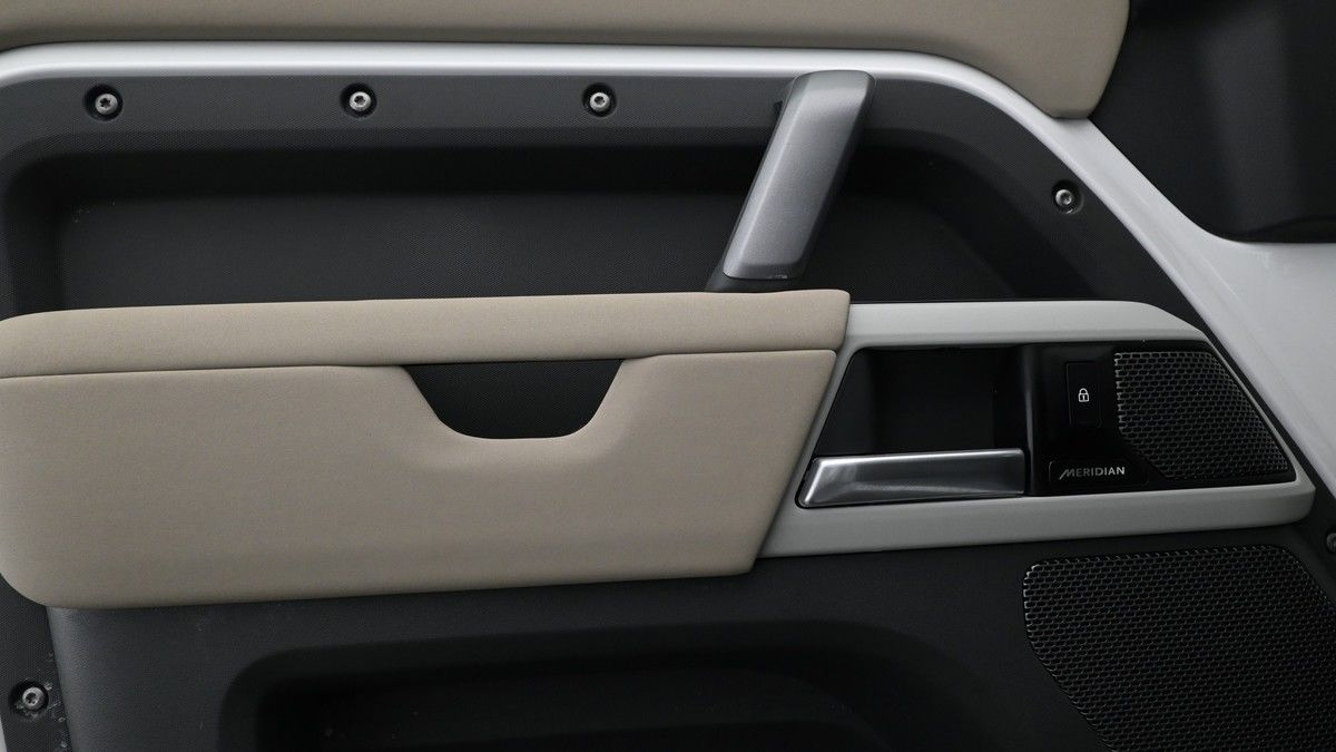 Land Rover Defender 110 Urban Image 13