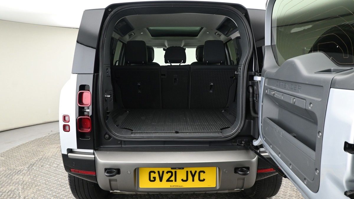 Land Rover Defender 110 Image 10