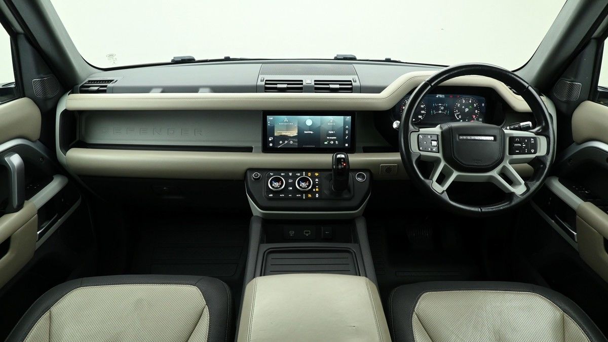 Land Rover Defender 110 Image 14
