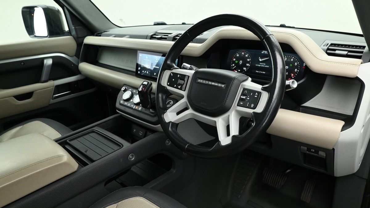 Land Rover Defender 110 Image 3