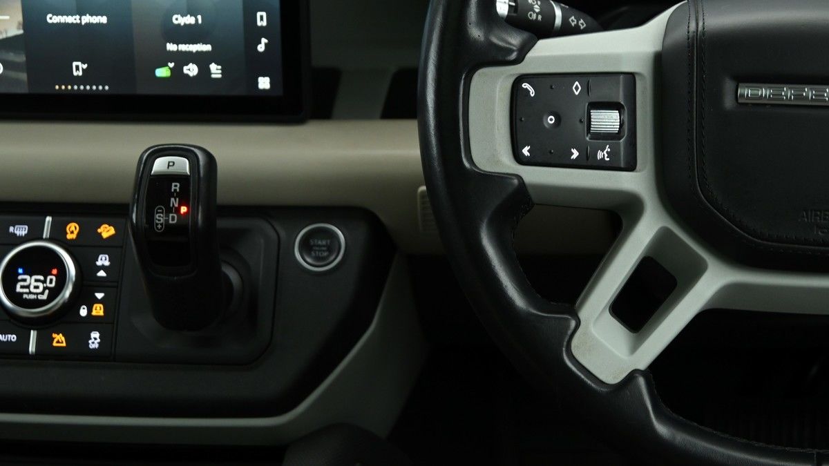 Land Rover Defender 110 Image 15