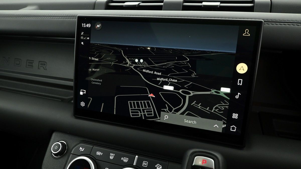 Land Rover Defender 110 Image 11