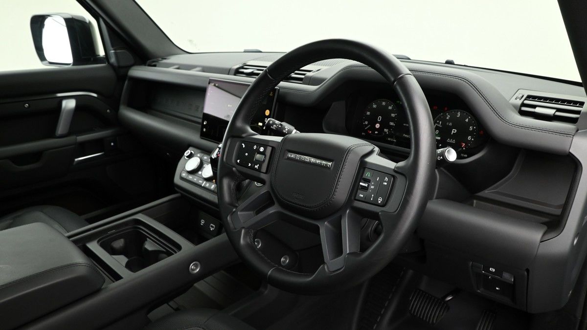 Land Rover Defender 110 Image 3