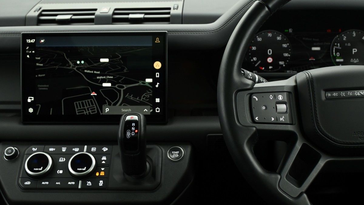 Land Rover Defender 110 Image 15