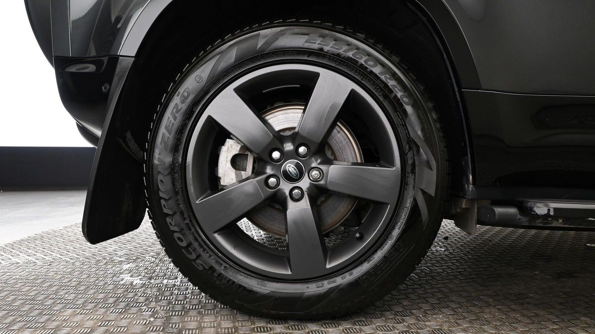 Land Rover Defender 110 Image 9