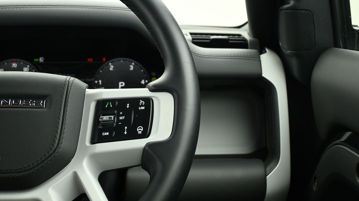 Land Rover Defender 90 Image 13