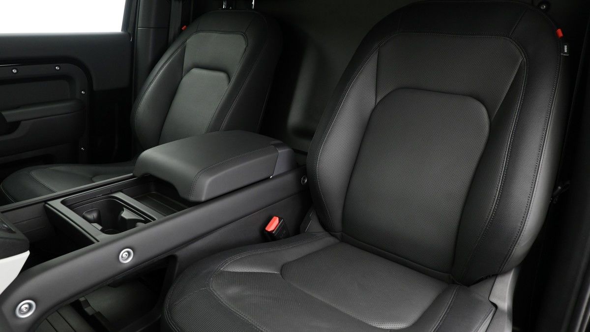 Land Rover Defender 90 Urban Image 4