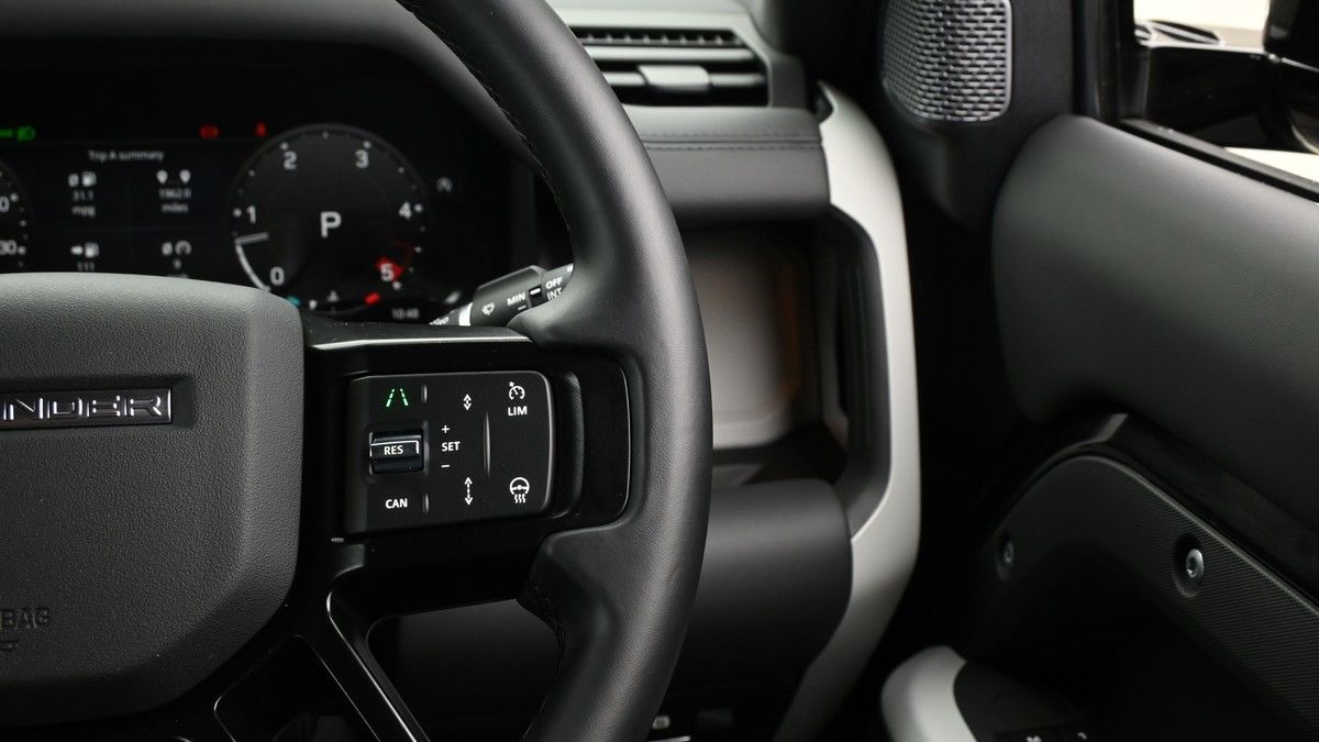 Land Rover Defender 90 Urban Image 16