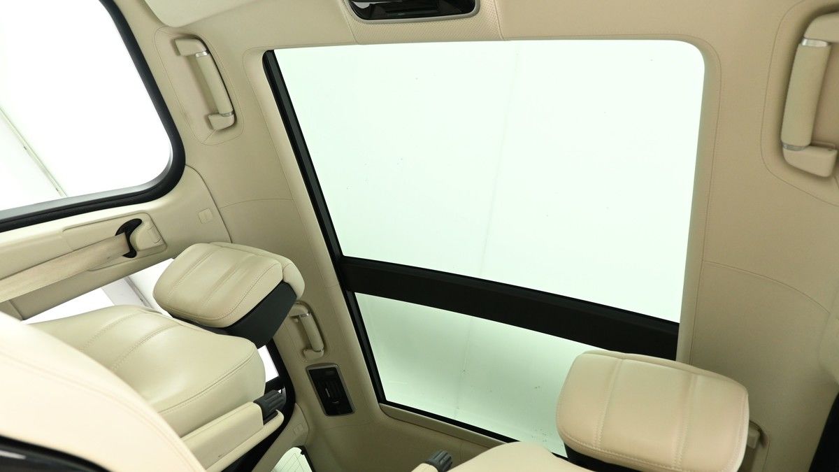 Land Rover Range Rover Image 2
