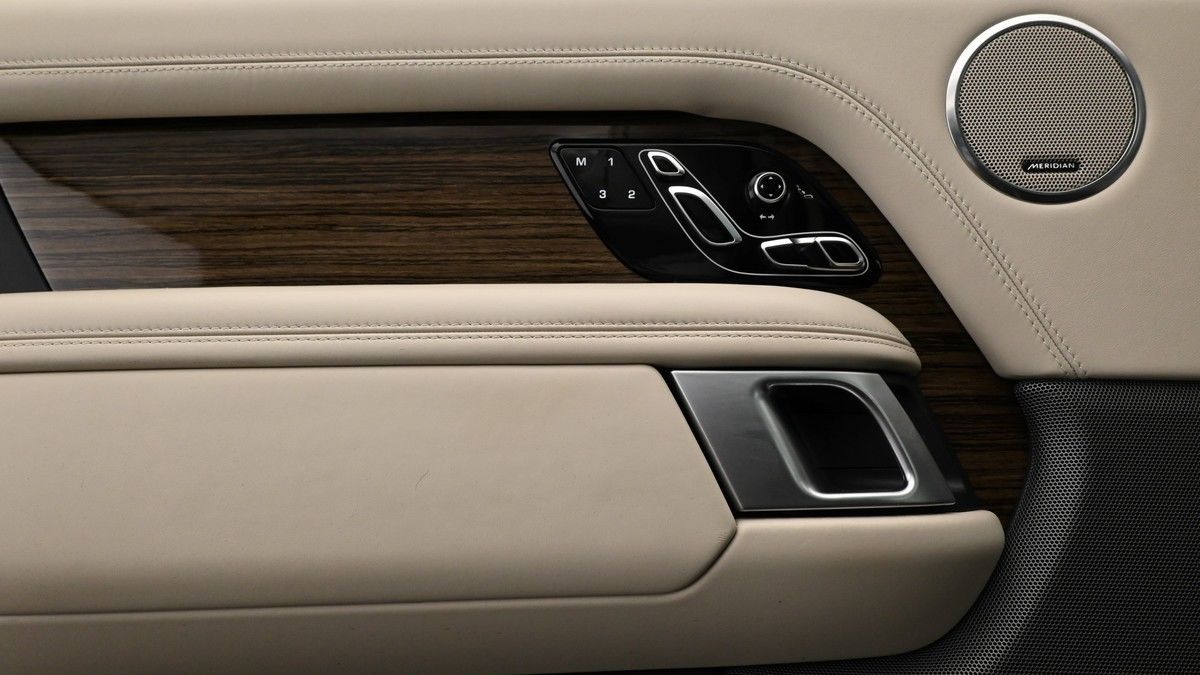 Land Rover Range Rover Image 25