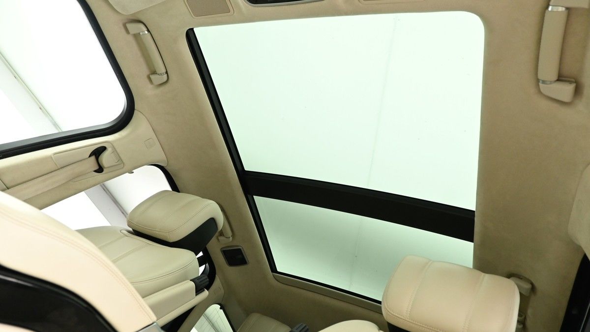 Land Rover Range Rover Image 2