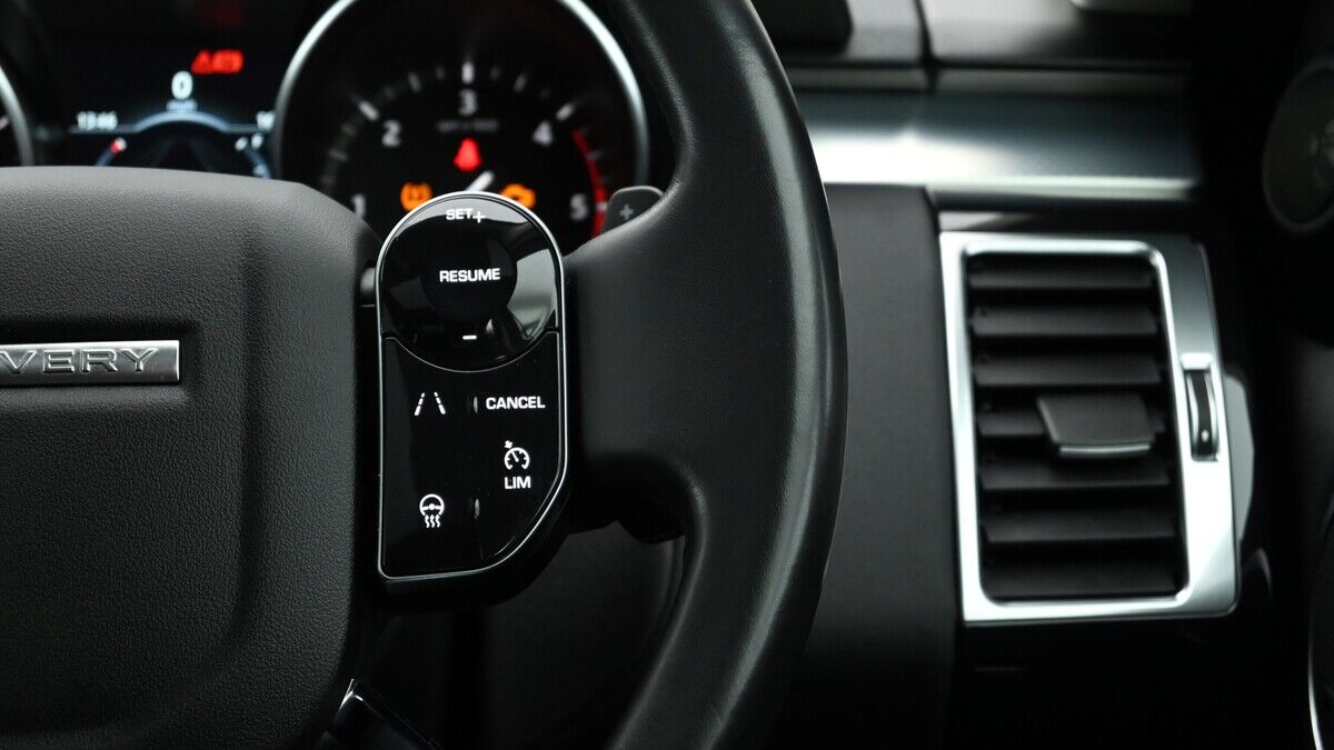 Land Rover Discovery Image 16