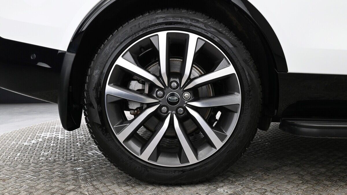 Land Rover Discovery Image 21