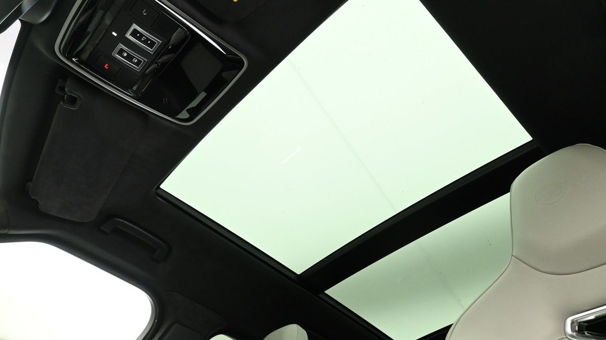 Land Rover Range Rover Sport Image 2