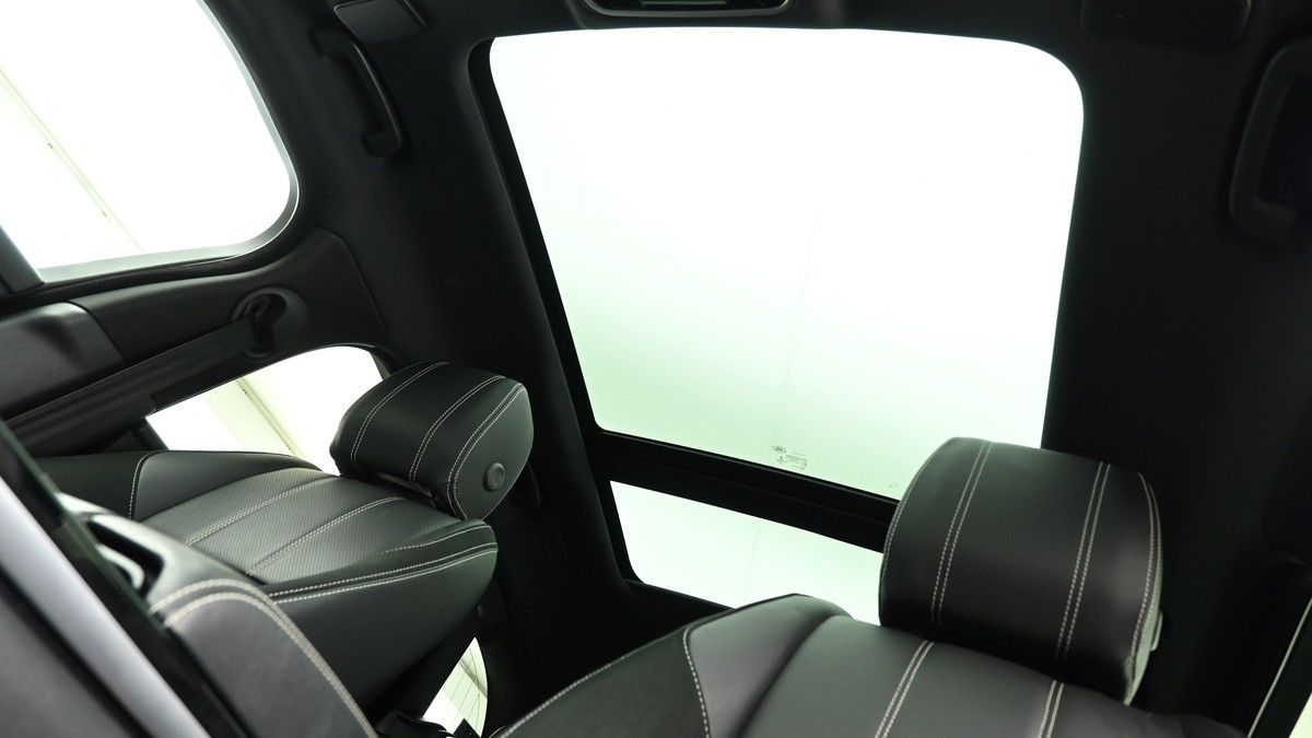 Land Rover Range Rover Velar Image 3