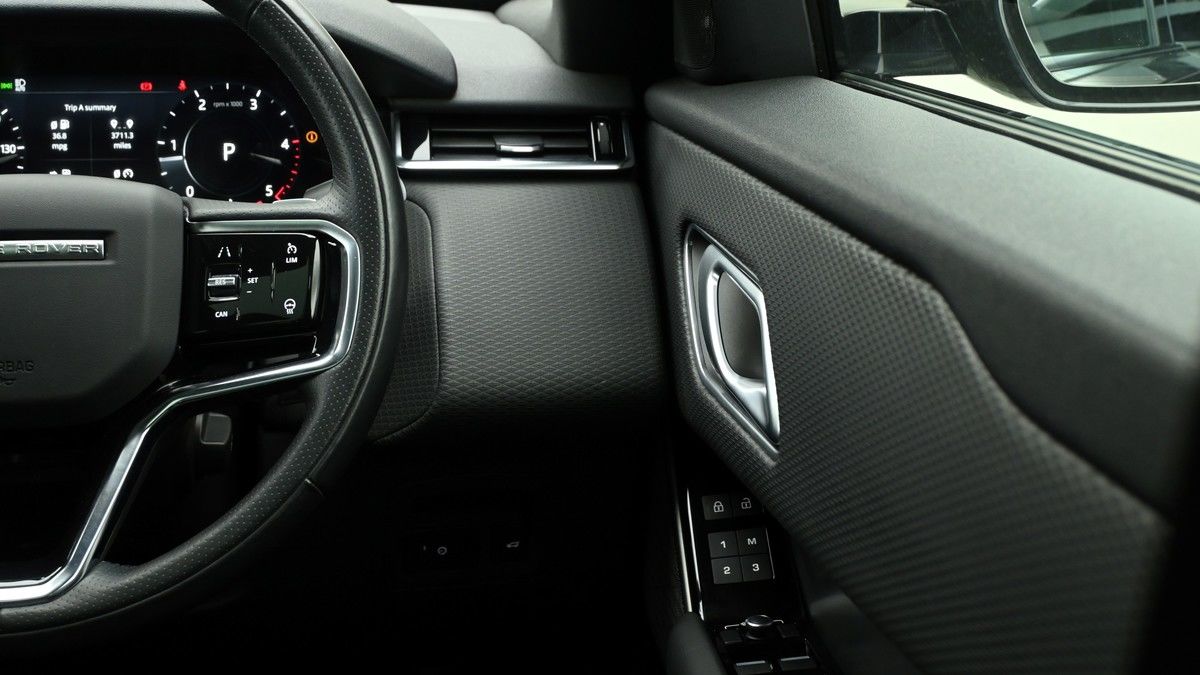 Land Rover Range Rover Velar Image 31