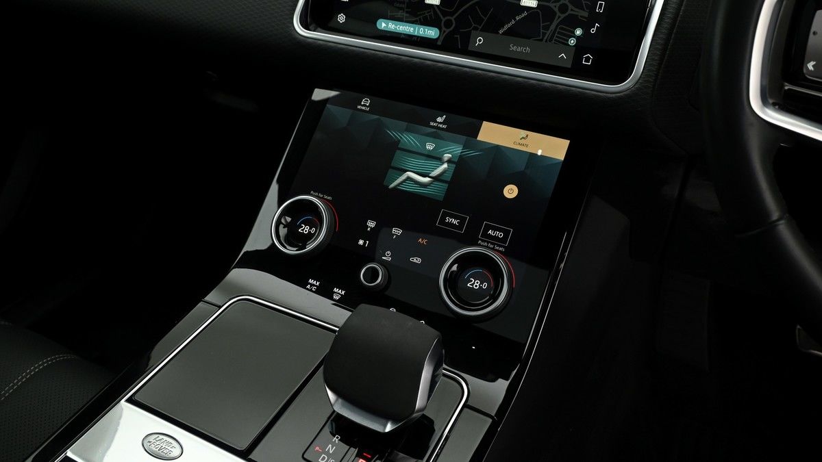 Land Rover Range Rover Velar Image 12