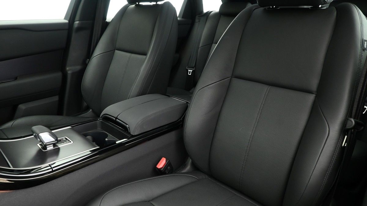 Land Rover Range Rover Velar Image 4