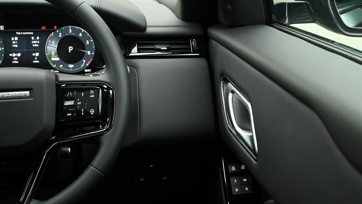 Land Rover Range Rover Velar Image 16