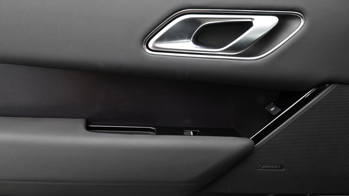 Land Rover Range Rover Velar Image 13