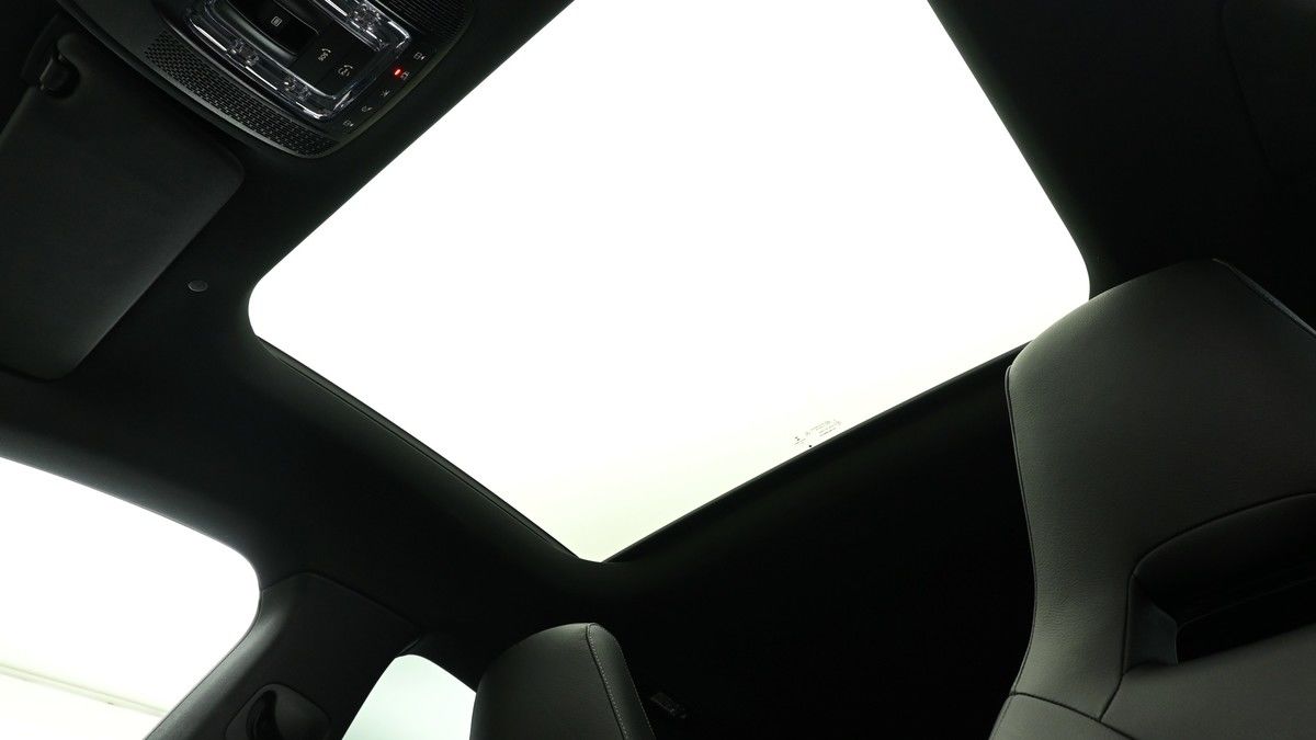 Mercedes-Benz CLA Image 2