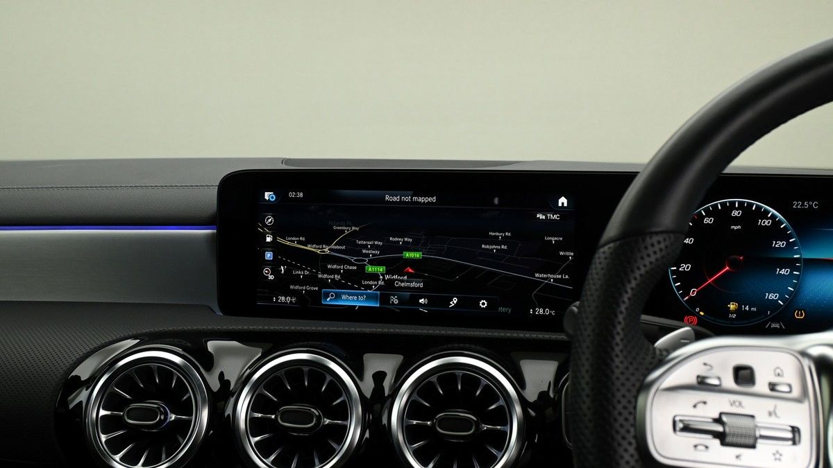 Mercedes-Benz CLA Image 11