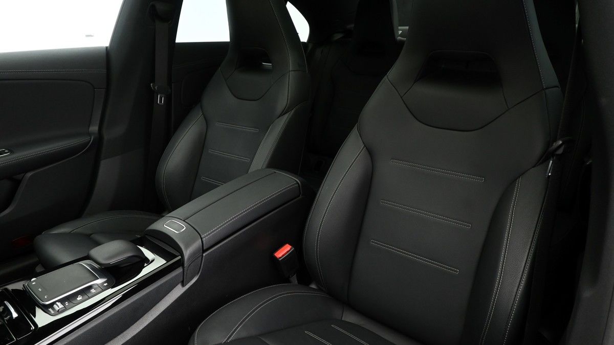 Mercedes-Benz CLA Image 4