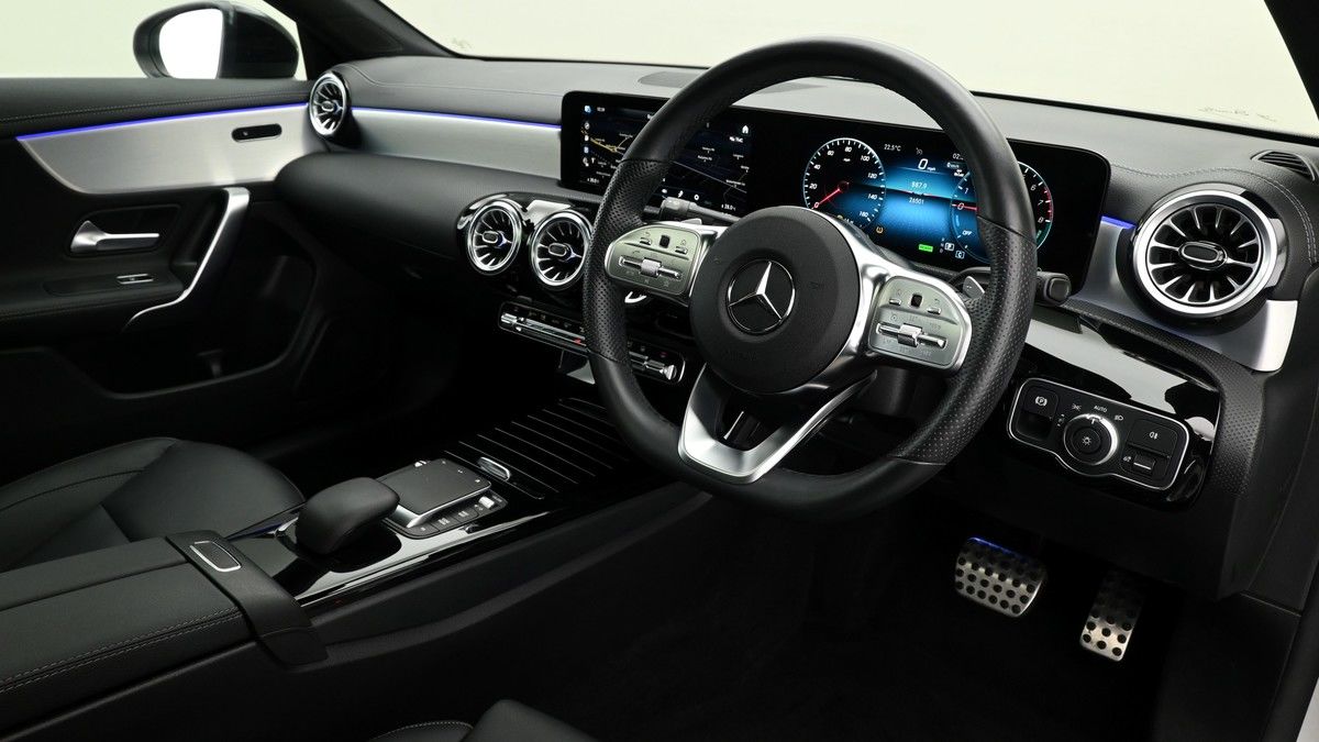 Mercedes-Benz CLA Image 3