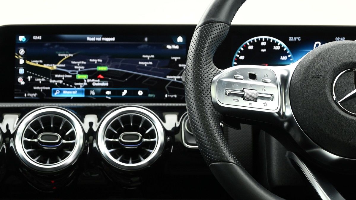 Mercedes-Benz CLA Image 15