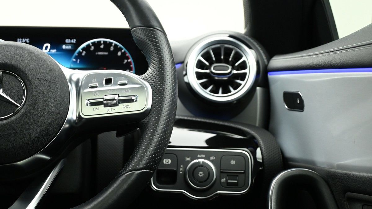 Mercedes-Benz CLA Image 16