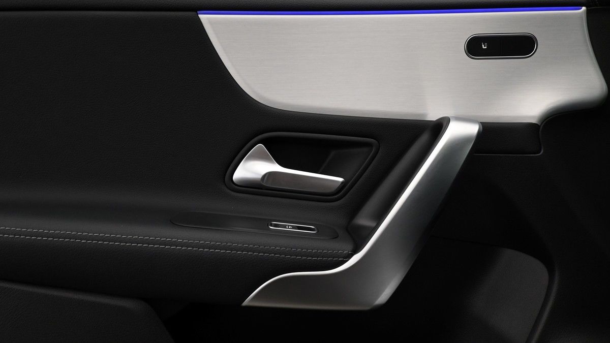 Mercedes-Benz CLA Image 13