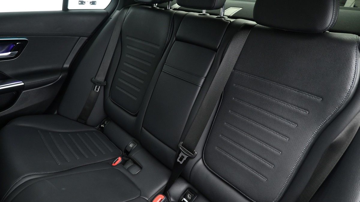 Mercedes-Benz C Class Image 4