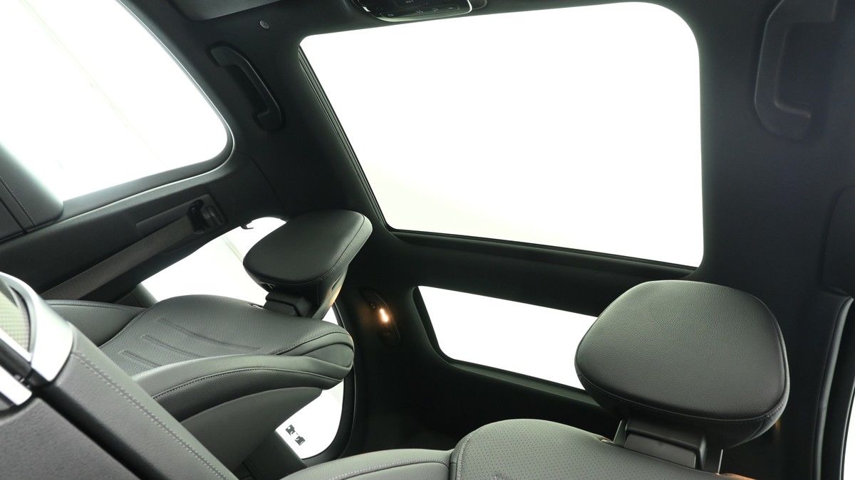 Mercedes-Benz C Class Image 2