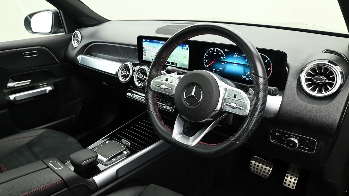 Mercedes-Benz GLB Image 3