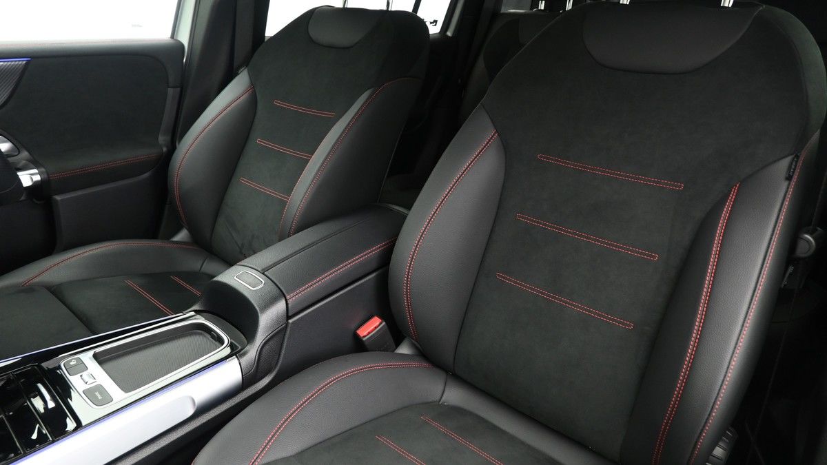 Mercedes-Benz GLB Image 4