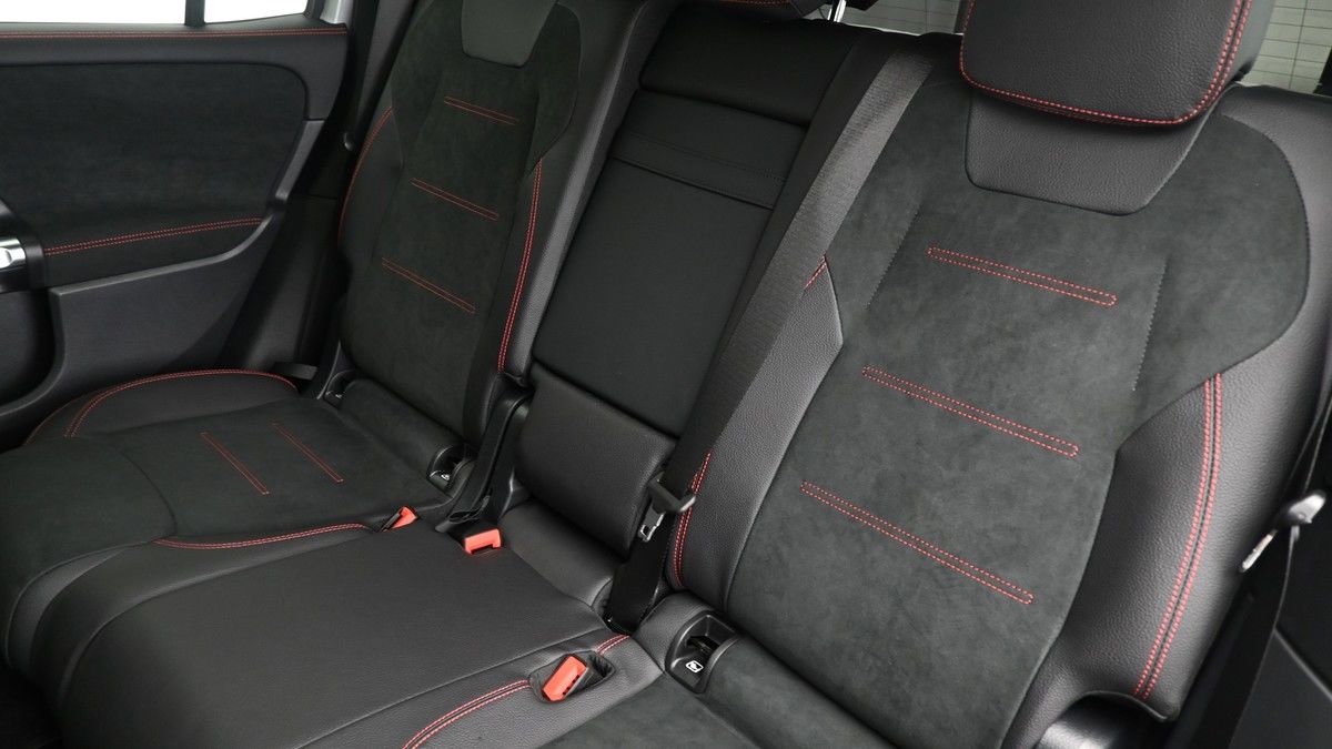 Mercedes-Benz GLB Image 5