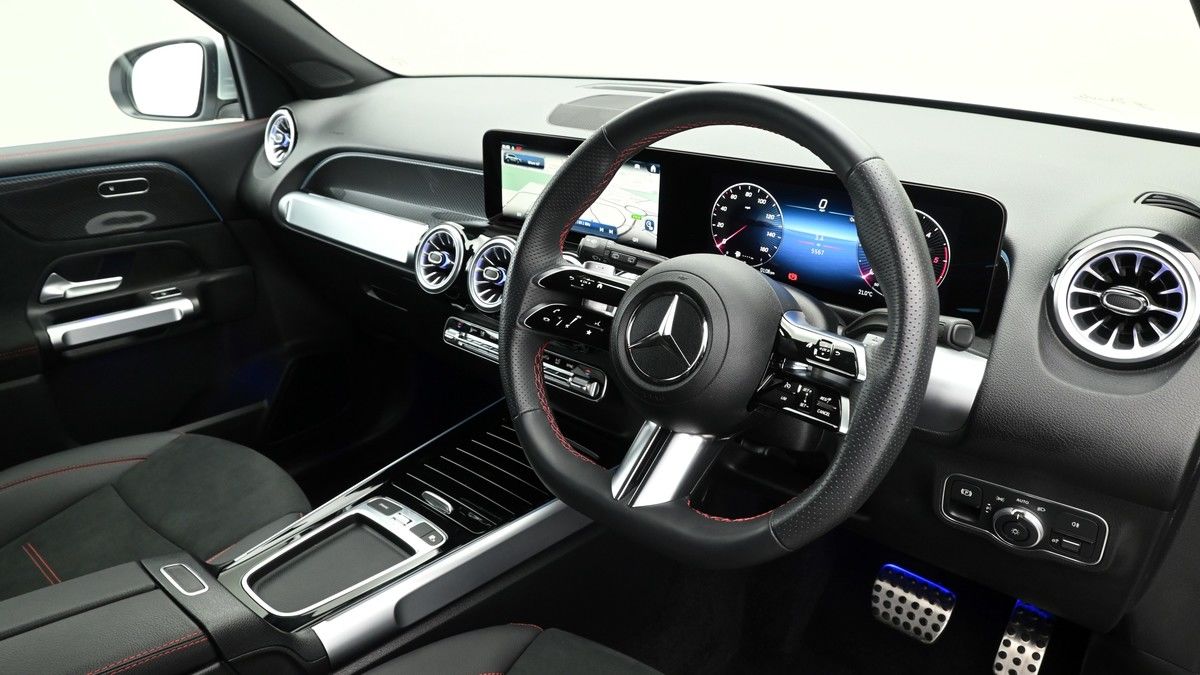 Mercedes-Benz GLB Image 3