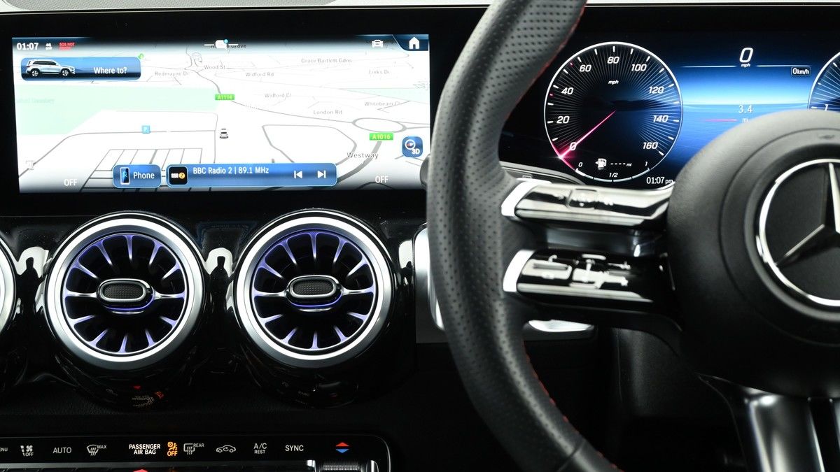 Mercedes-Benz GLB Image 15
