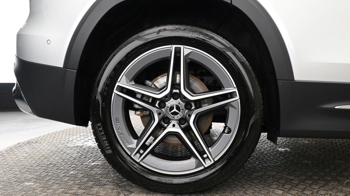 Mercedes-Benz GLB Image 9
