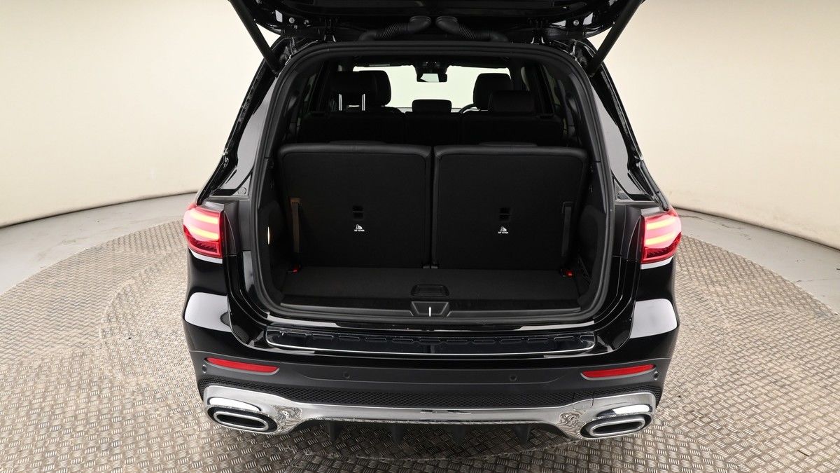 Mercedes-Benz GLB Image 10