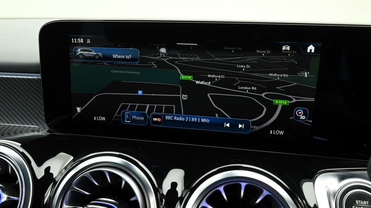 Mercedes-Benz GLB Image 11