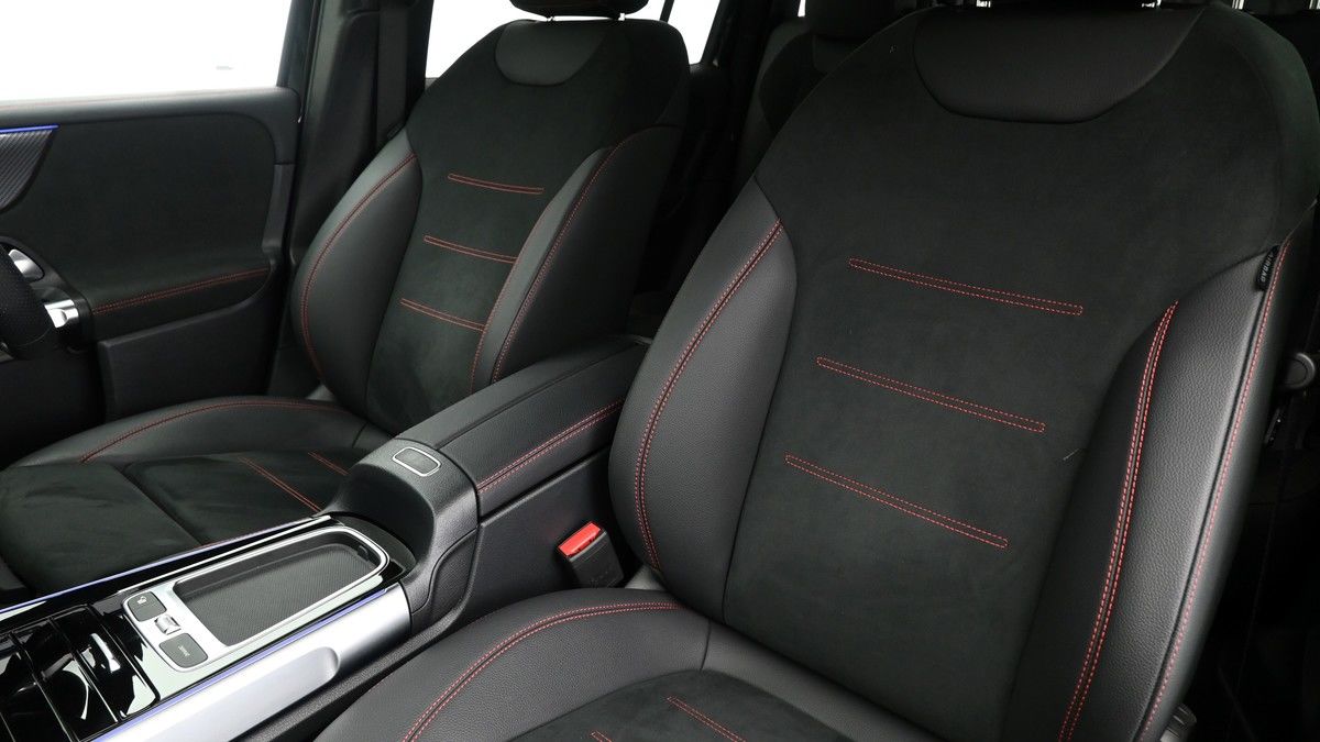 Mercedes-Benz GLB Image 4