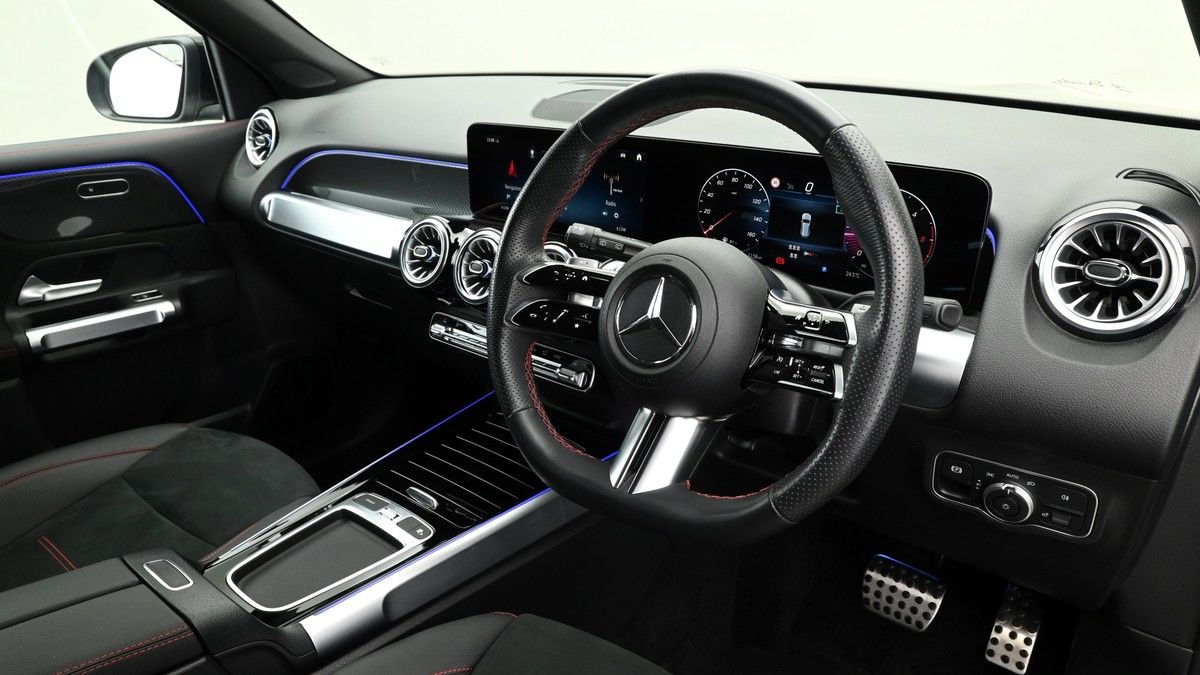 Mercedes-Benz GLB Image 3