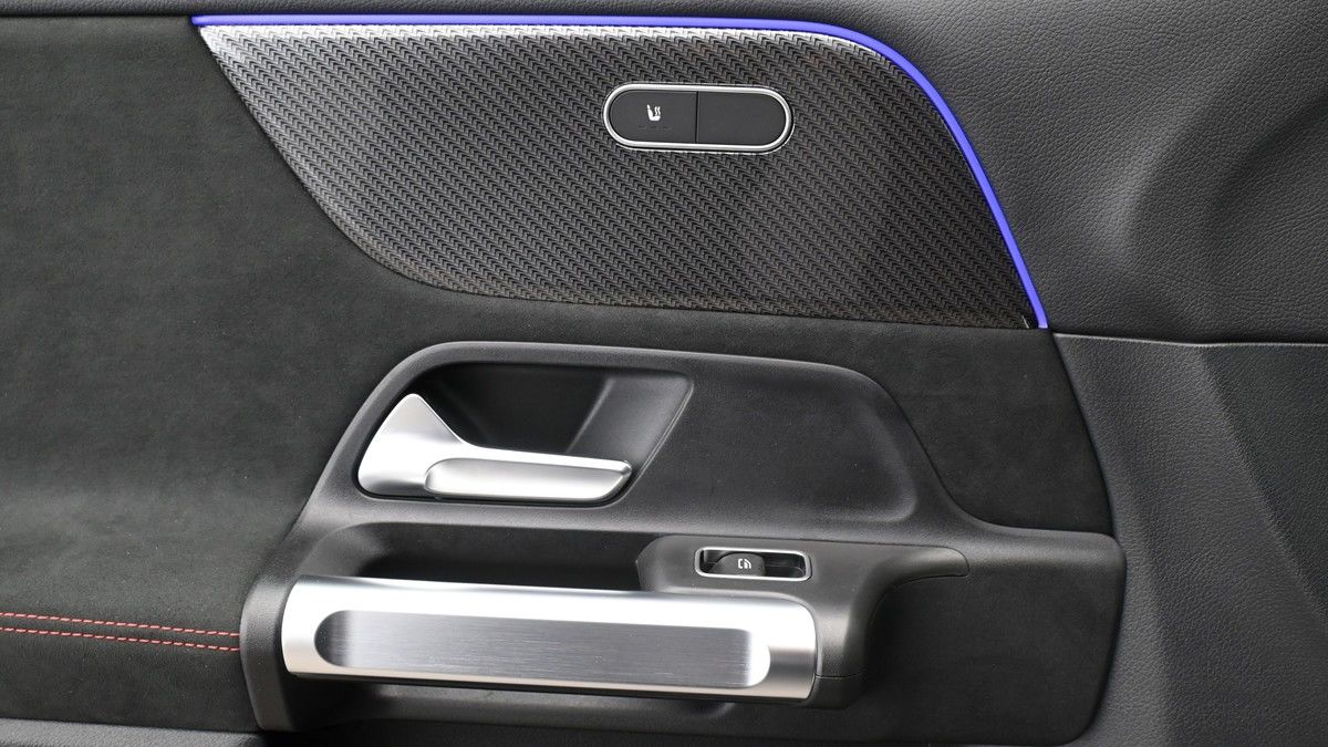 Mercedes-Benz GLB Image 13