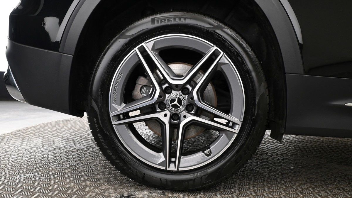 Mercedes-Benz GLB Image 9