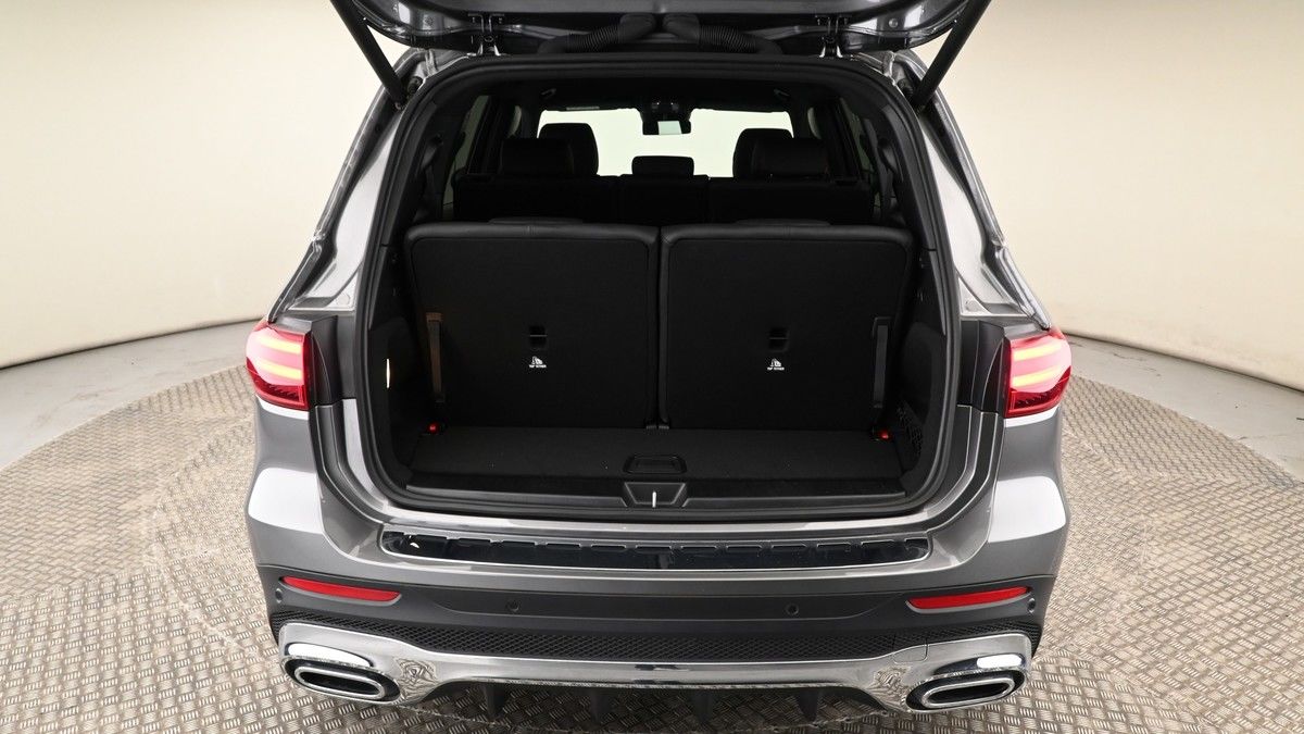 Mercedes-Benz GLB Image 10