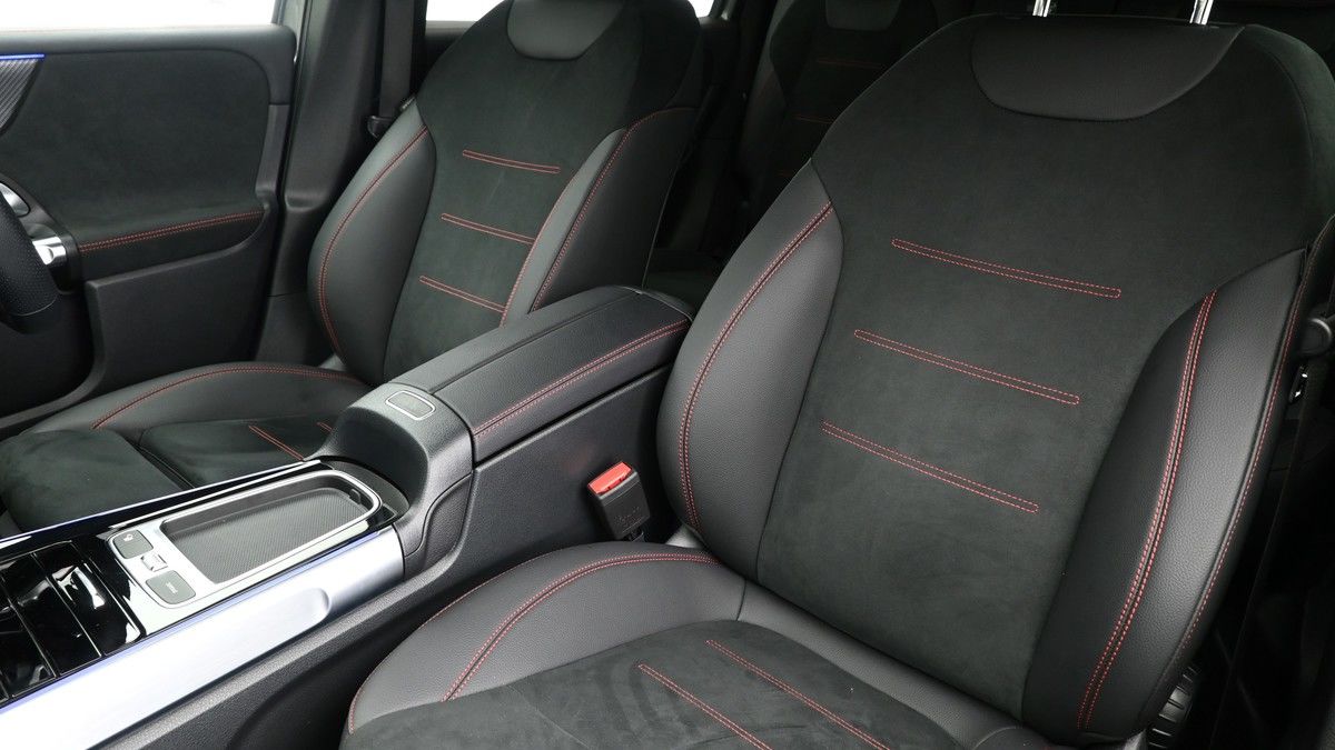 Mercedes-Benz GLB Image 4