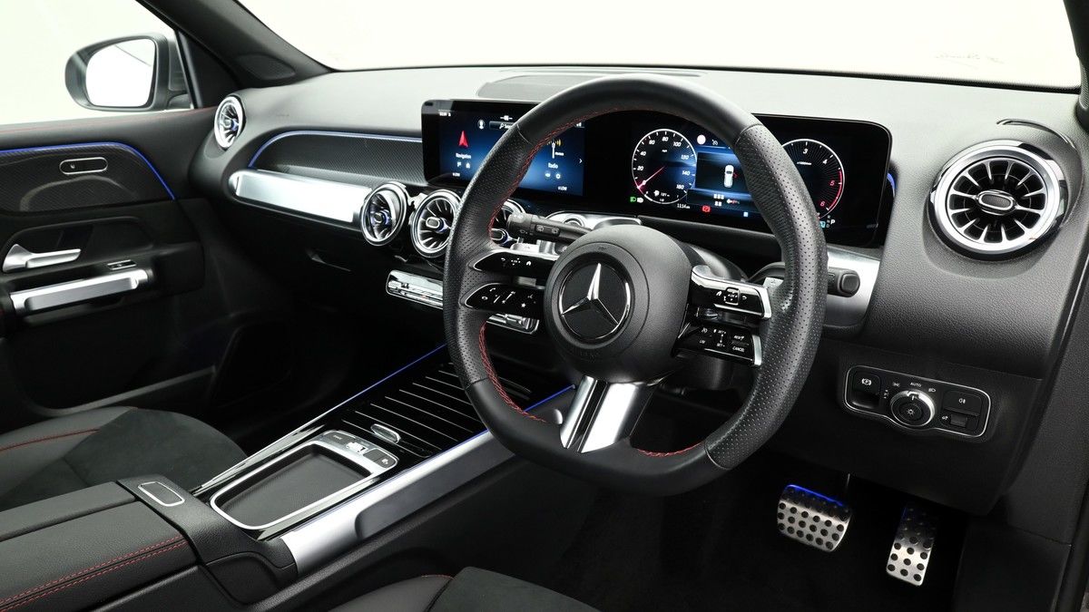 Mercedes-Benz GLB Image 3