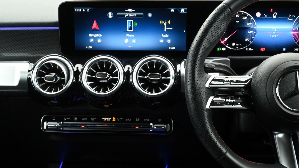 Mercedes-Benz GLB Image 15